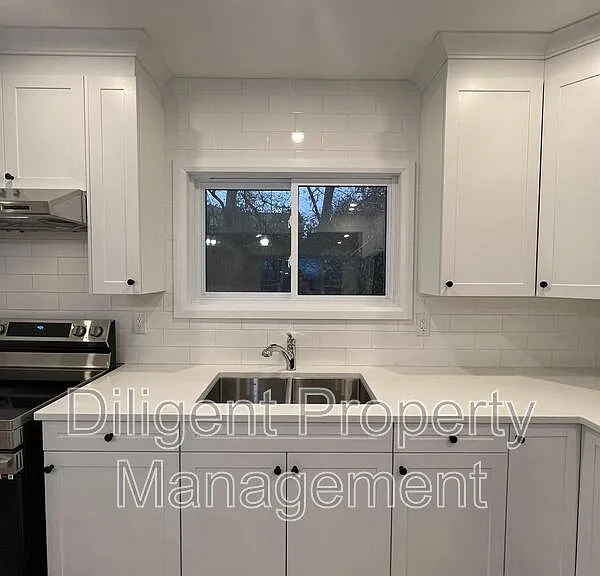 438 Bellevue St #UPPER — Photo 10