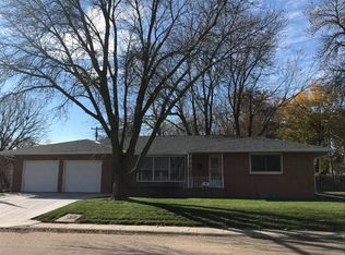 132 N 15th St, Geneva, NE 68361