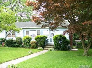 340 Hancock St, Brentwood, NY 11717