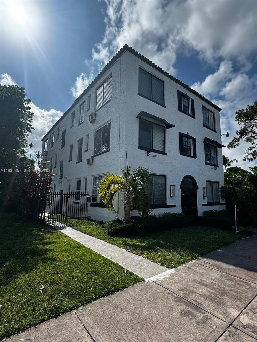 Building Photo - 444 Ponce De Leon Blvd #7