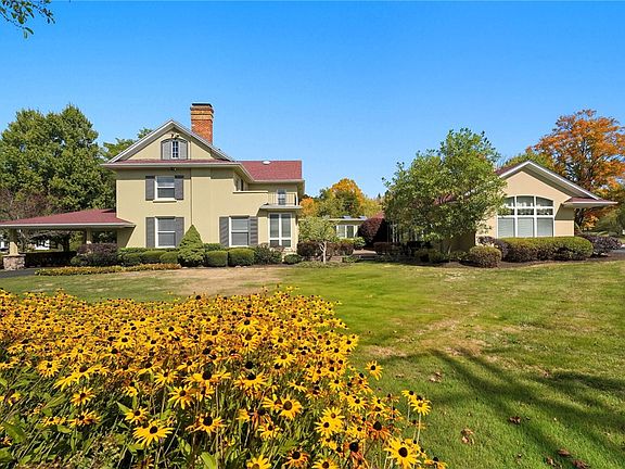 3rd image of 585 Derrick Rd