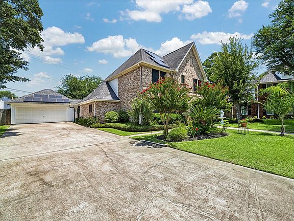 2nd image of 226 Rollingwood Cir