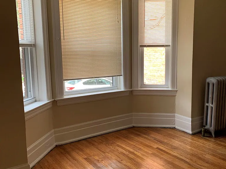 Arts and Crafts Apartments — Photo 13