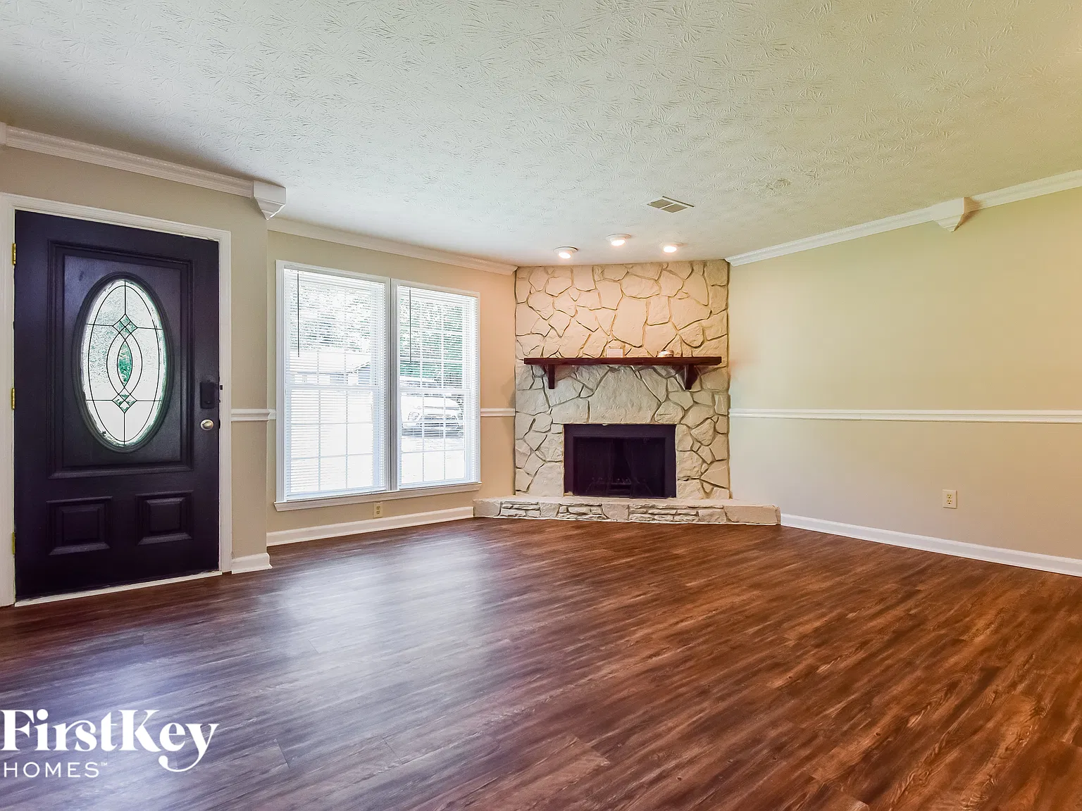 3 bed, 2.0 bath, 1152 sqft, $2,005 — Photo 3