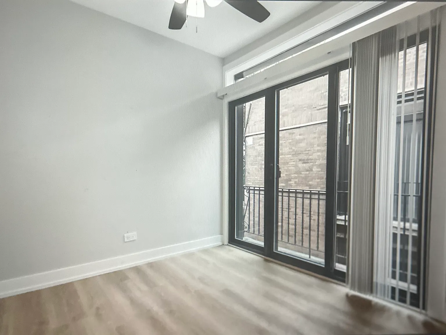 3 bed, 700 sqft, $2,200 — Photo 4