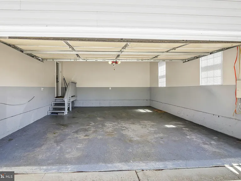 10886 Moore St — Photo 39