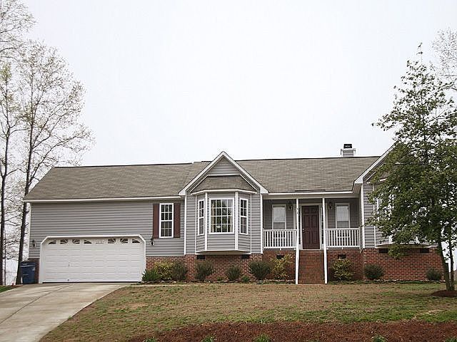 Ranch with a split bedroom plan. Baywindows add nice dimension to each room.