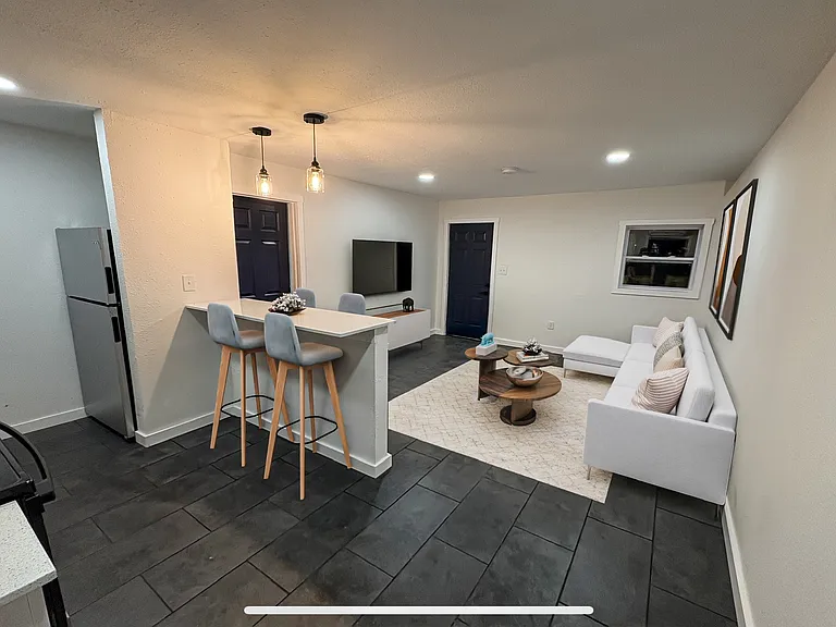 3915 W South Ave #2 — Photo 6