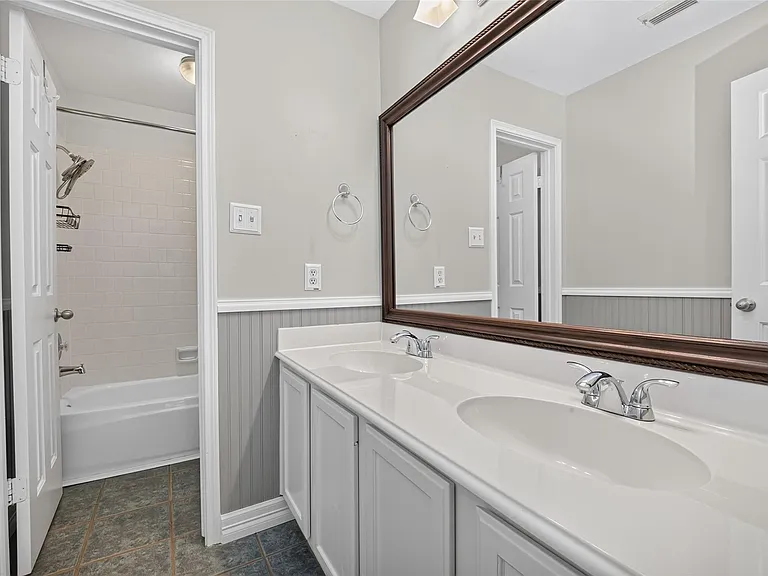 4414 Ringrose Dr — Photo 37