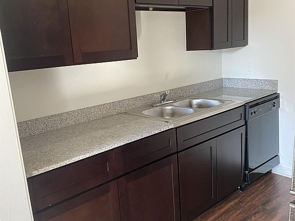 4th image of 136 Lake Meadows Dr