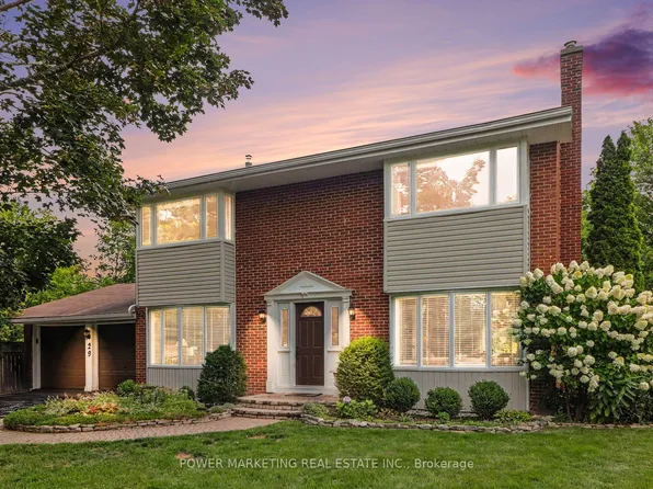 29 Okanagan Dr, Ottawa, ON K2H 7E9