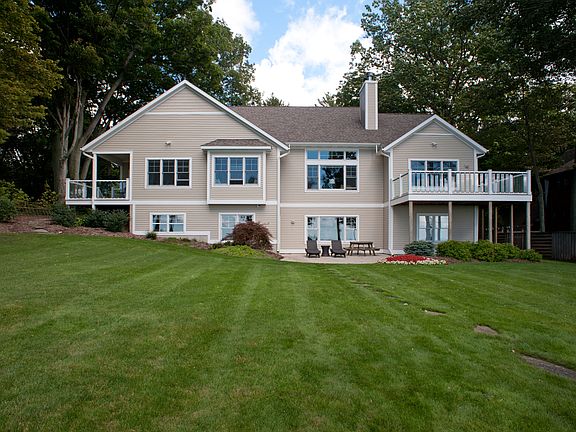 3rd image of 5395 Lakeshore Dr