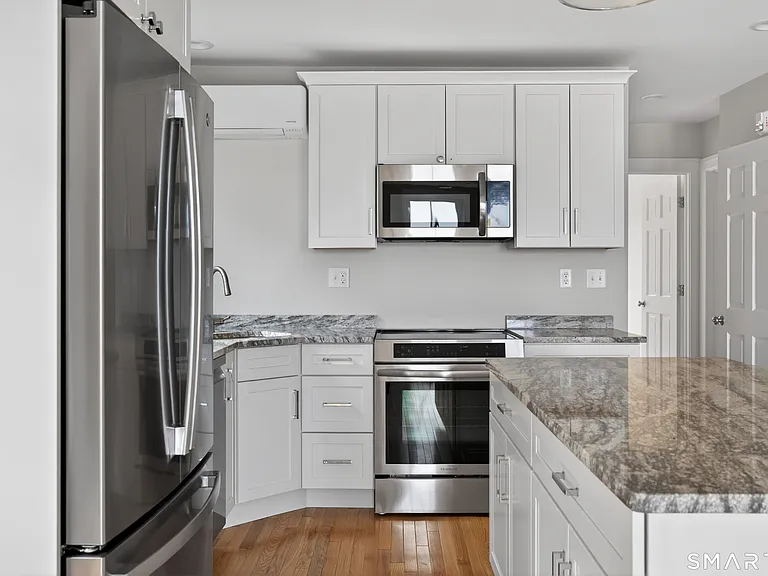 138 Bank St #2B — Photo 8
