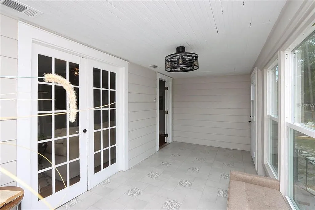 3 bed, 1.0 bath, 1156 sqft, $2,500 — Photo 3