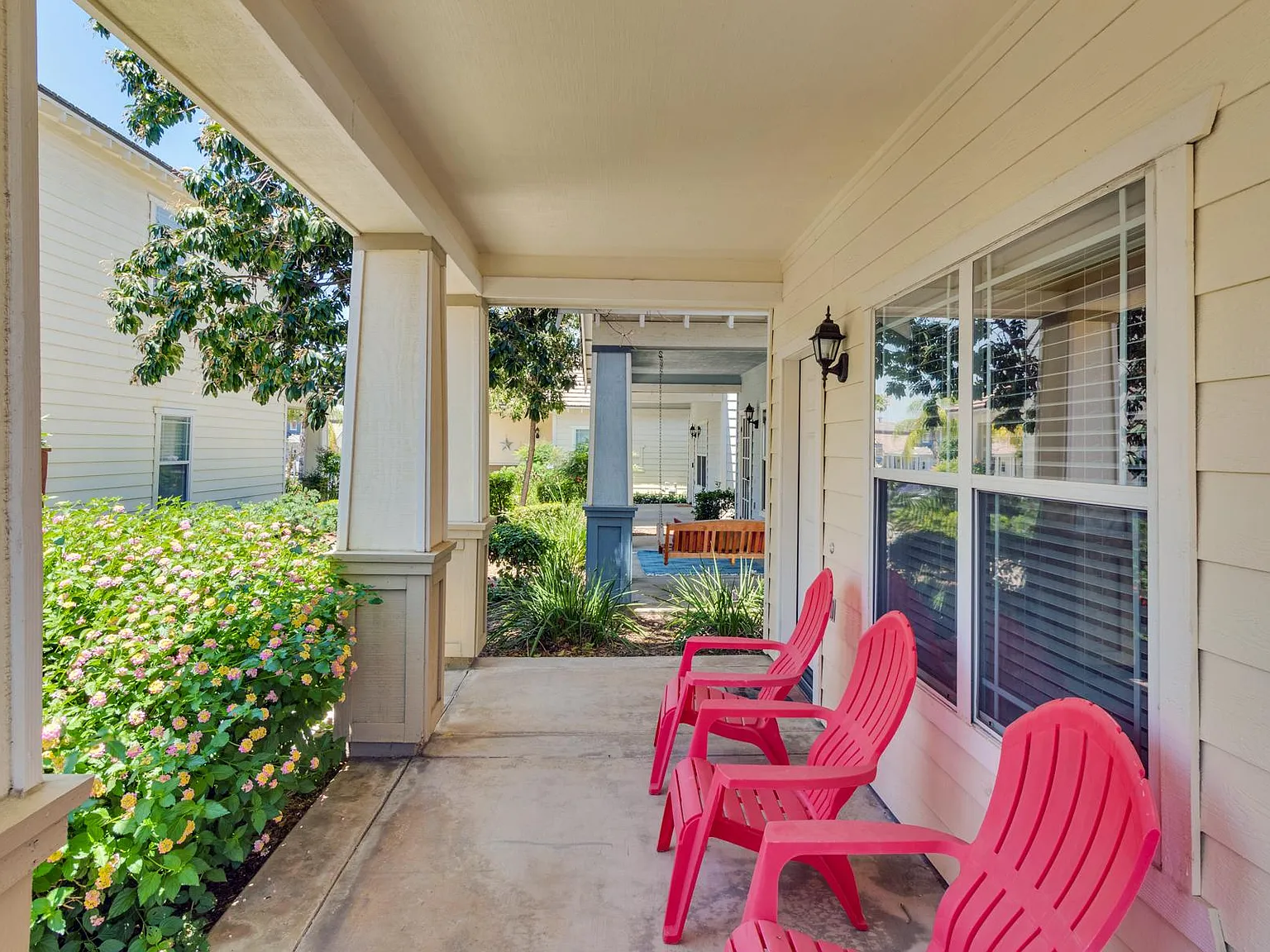 3 bed, 1212 sqft, $2,800 — Photo 2