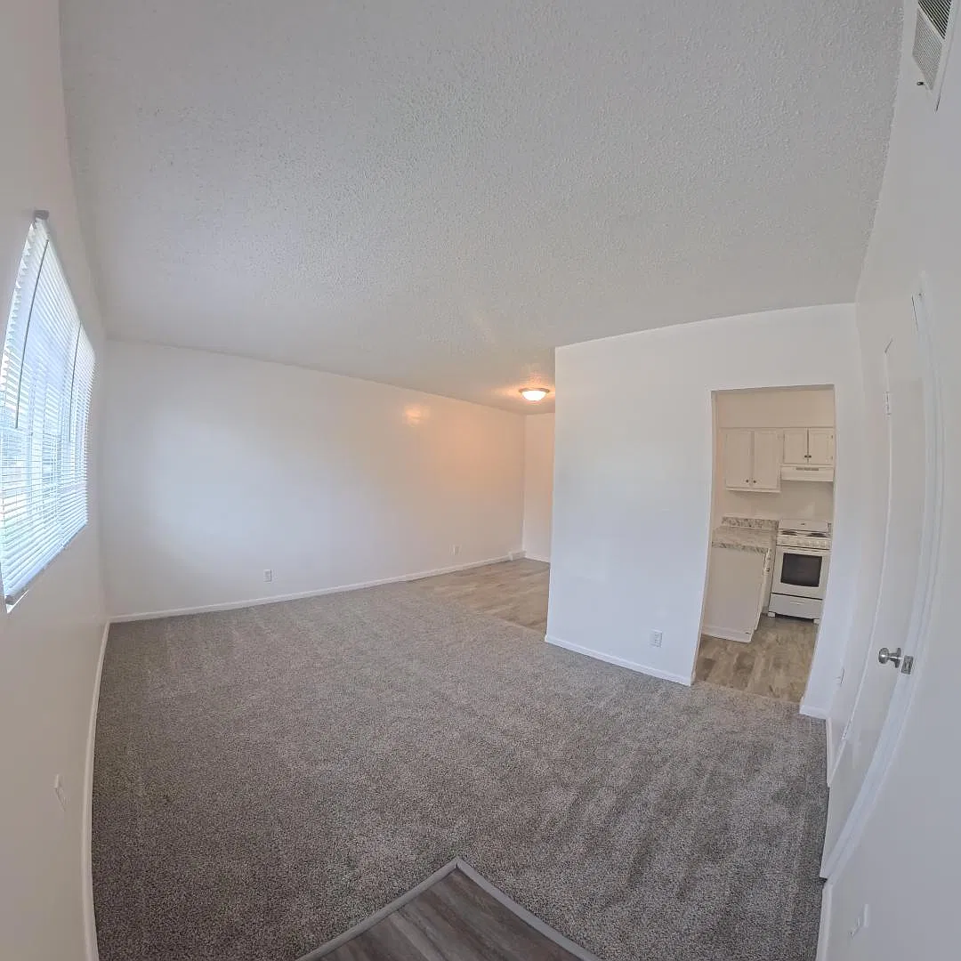 218 NW Chapel Dr - 11 — Photo 1