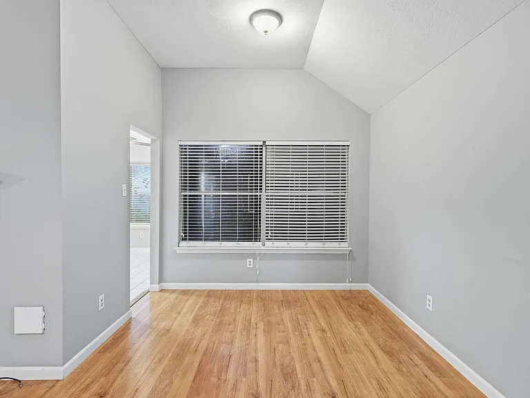 3503 Riverside Dr — Photo 11