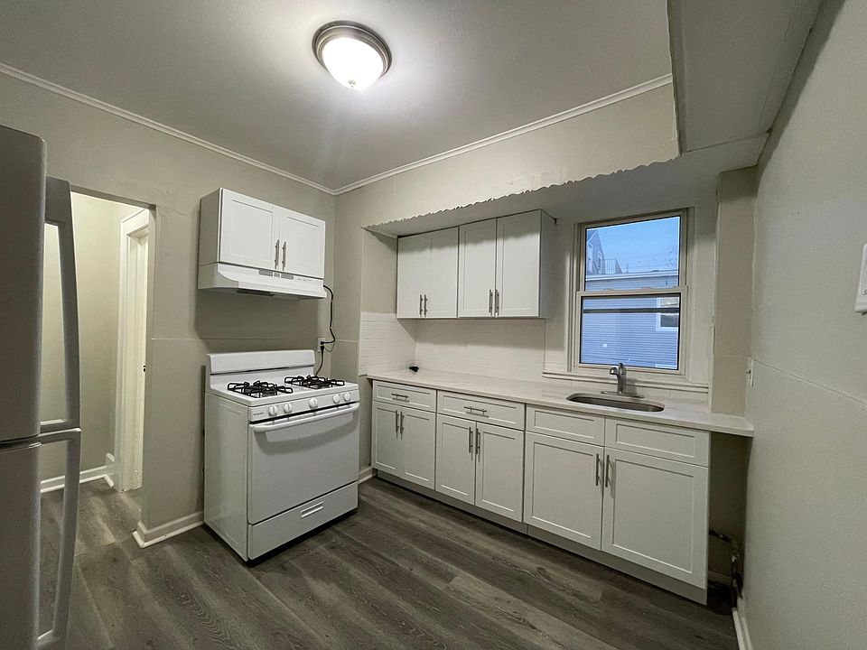 1st image of 117 Berkshire Pl Floor 1