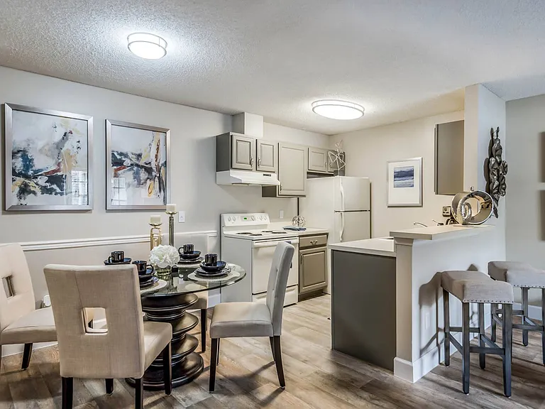 Sanford Landing Apartments — Photo 2
