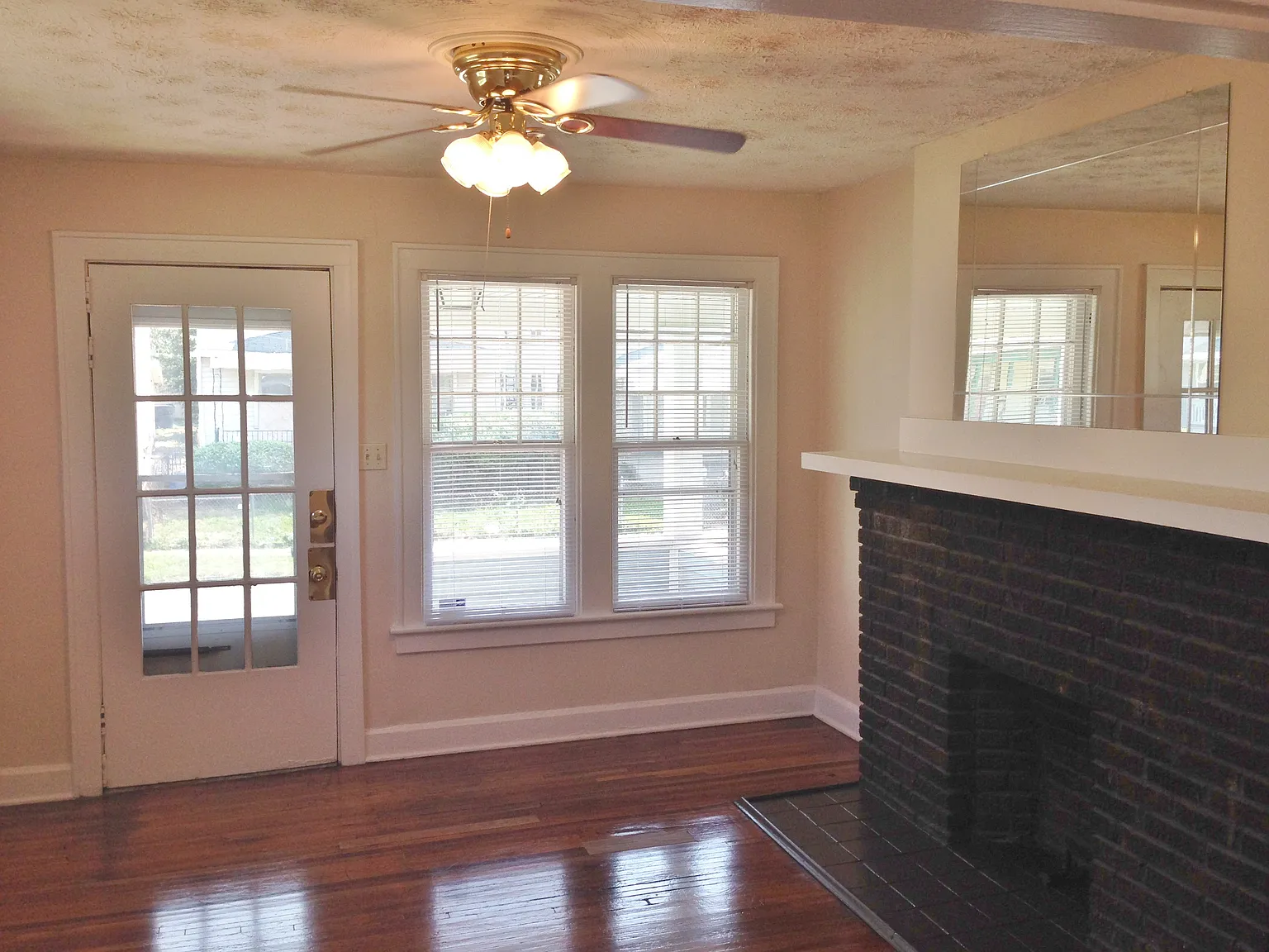 3 bed, 1176 sqft, $1,295 — Photo 3