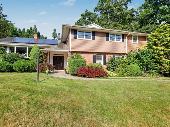 116 Beechwood Ln, Fairfield, CT 06825