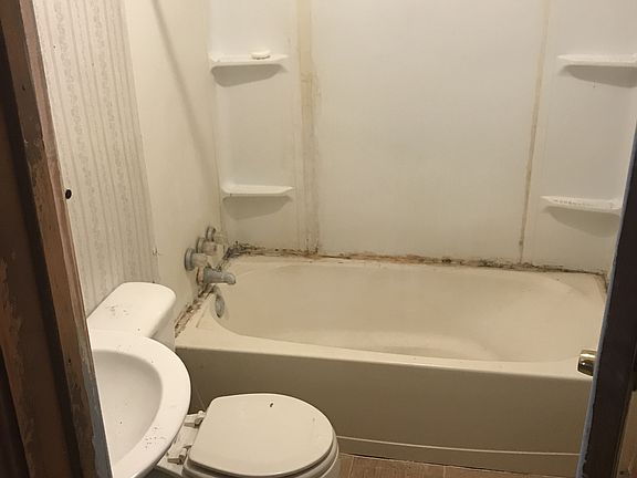 4th image of 3305 Moore Dr