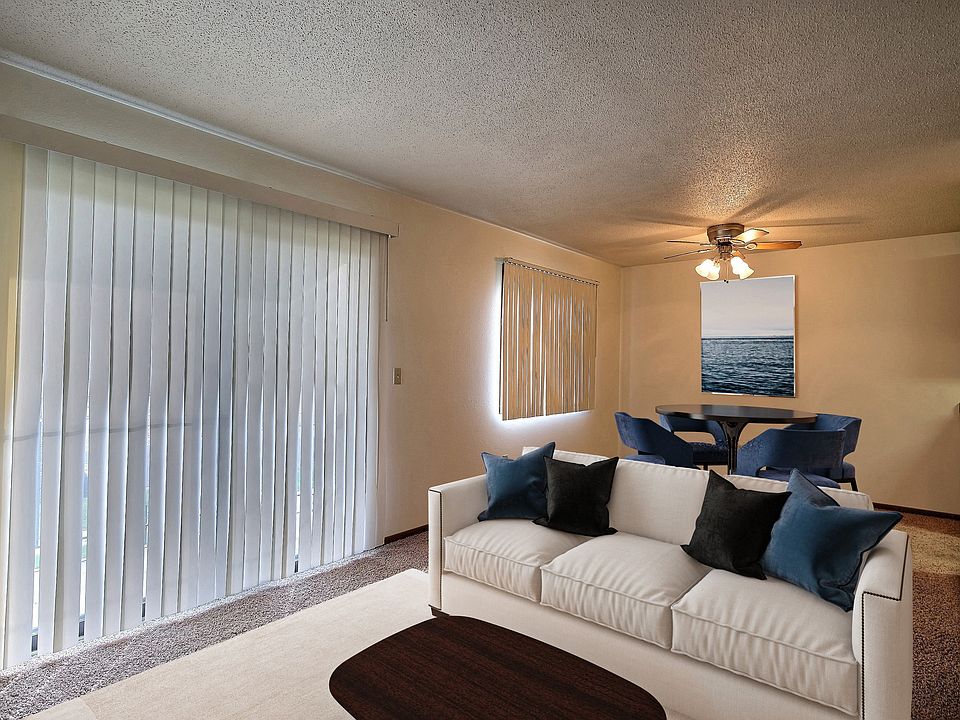 Fargo, ND Pacific South Apartments | Living