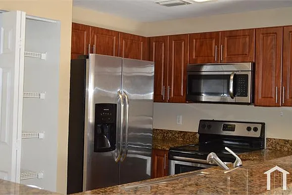 3 bed, 1400 sqft, $3,100 — Photo 3