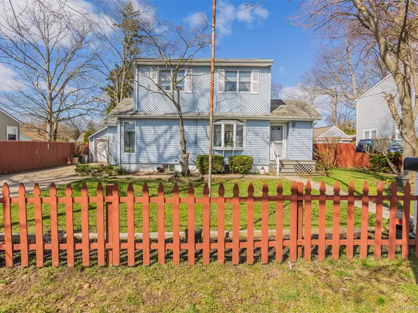 32 Jefferson Avenue, Brentwood, NY 11717