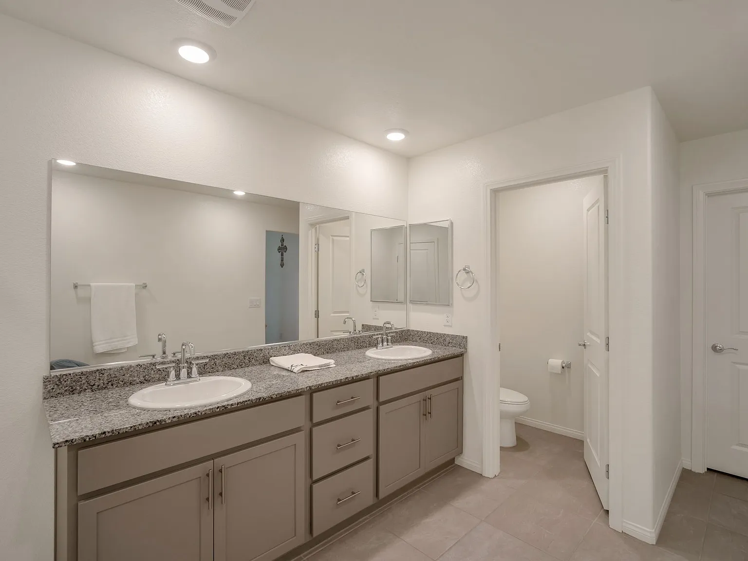 4 bed, 2992 sqft, $4,600 — Photo 3