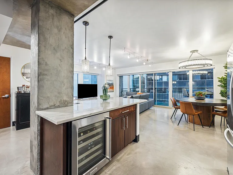 800 Brazos St #1007 — Photo 3