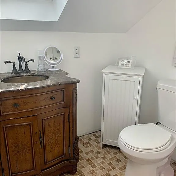 16 Florence Ave — Photo 14
