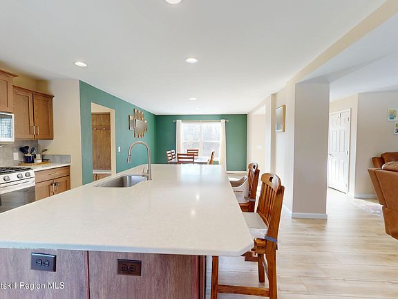 3rd image of 1608 Sleepy Hollow Road