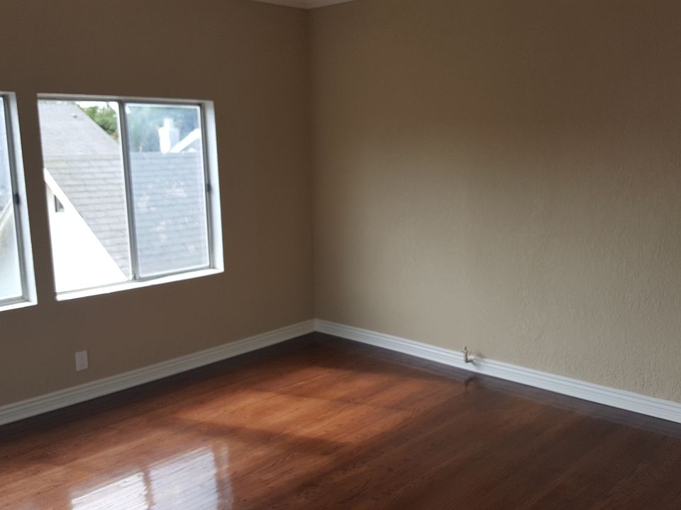 2nd image of 4553 1/2 Saint Charles Place # Fl 2nd