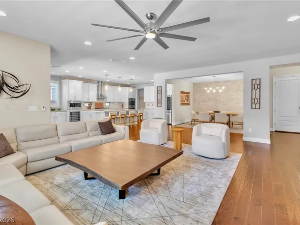 5851 Glory Heights Dr, Las Vegas, NV 89135