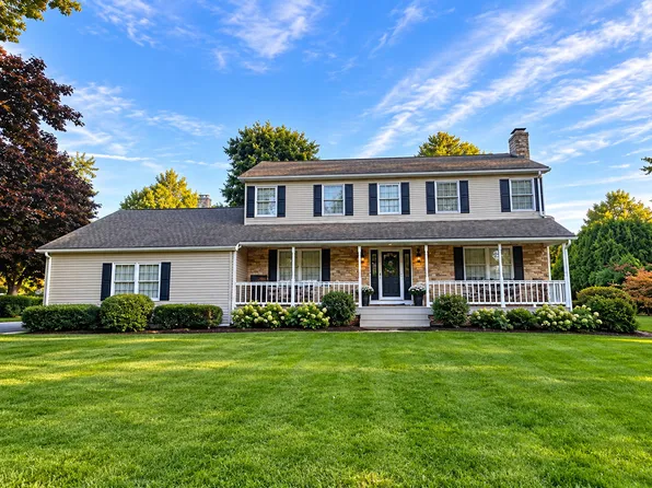 15 Tamarack Dr, East Longmeadow, MA 01028