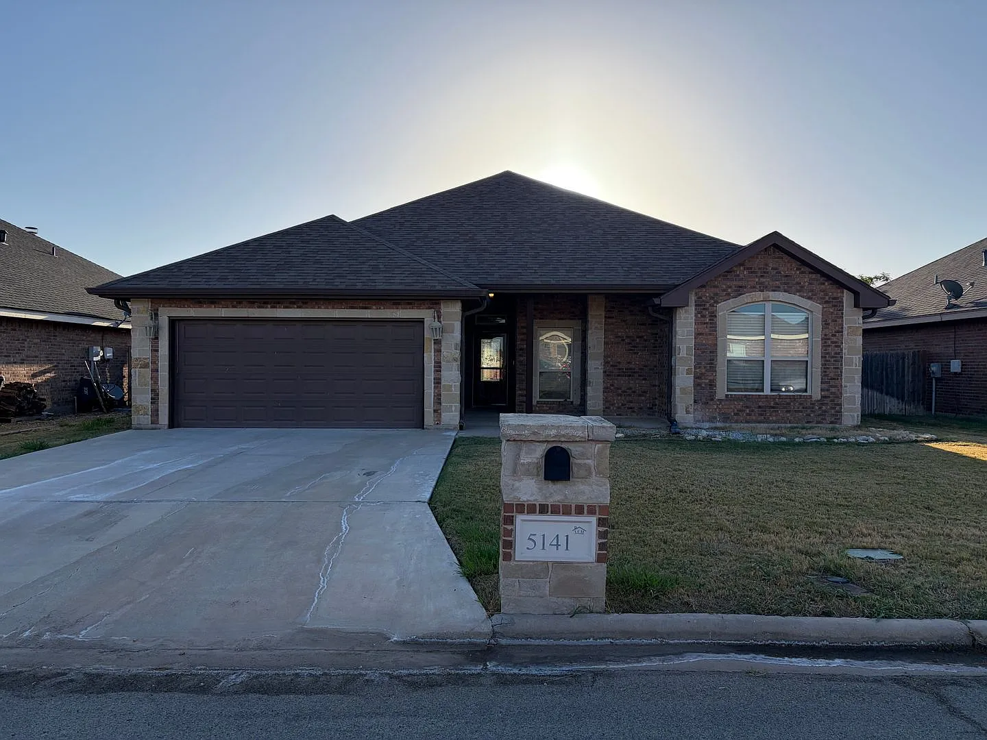4 Bedroom, 2 Bath; No Carpet! — Photo 2