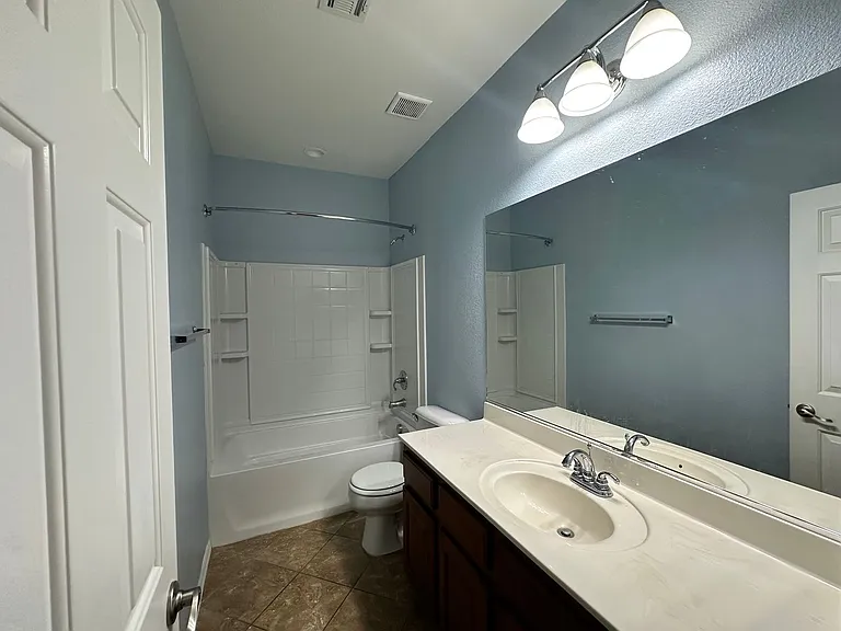 1571 Plaza Centre Dr #102 — Photo 12