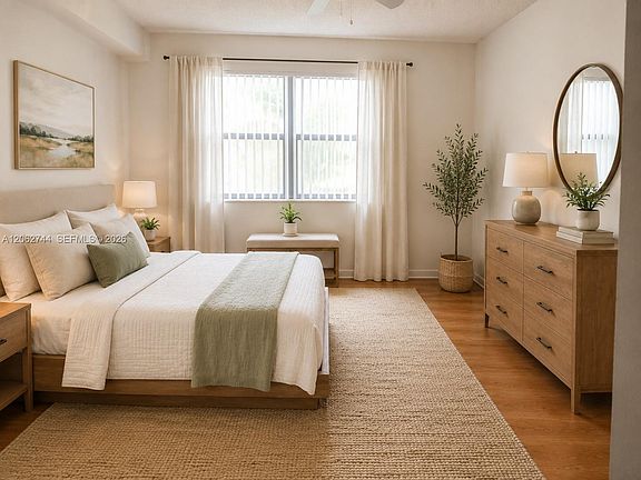 4th image of 560 S Park Rd APT 7-23