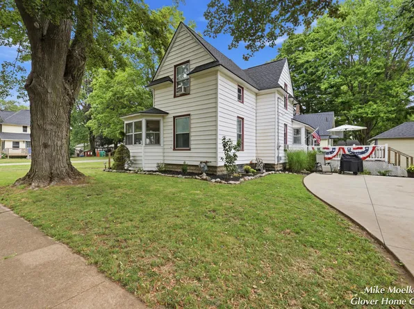 432 N Maple St, Hopkins, MI 49328