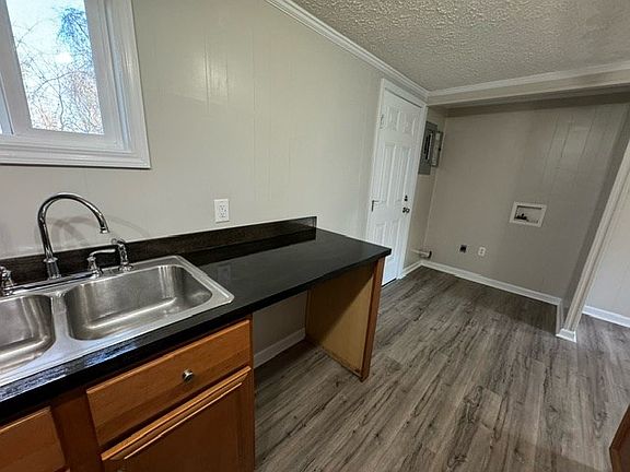 4th image of 110 Buckner St
