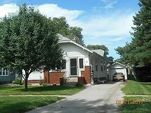 619 E 6th St — Photo 21
