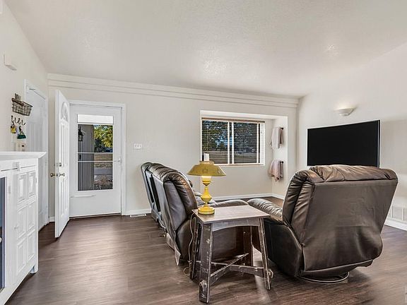 4th image of 247 E Bond Dr