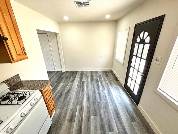4th image of 4667 N Mayfield Ave