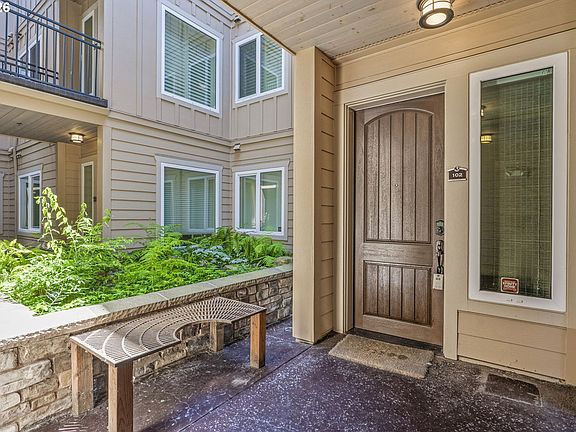 4th image of 5841 SE Columbia Way Unit 102