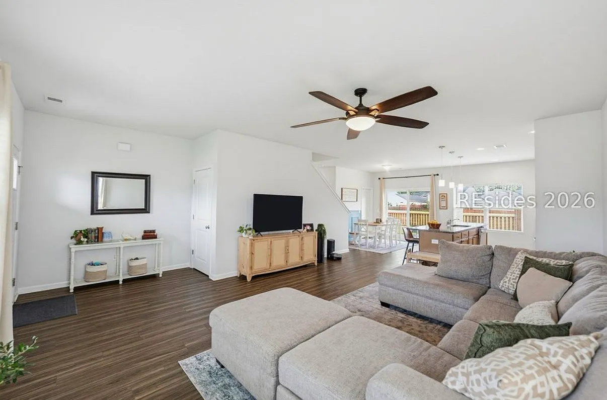 4 bed, 2237 sqft, $2,550 — Photo 4