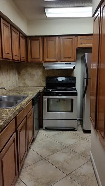 2 bed, 2.5 bath, 7106 sqft, $1,350 — Photo 4