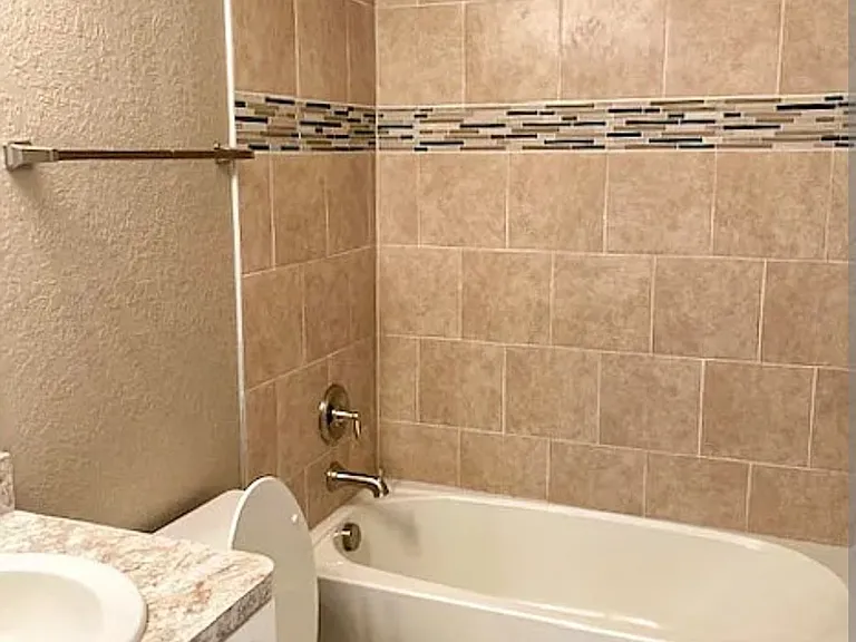 640 E Grapefruit Ave #B — Photo 3
