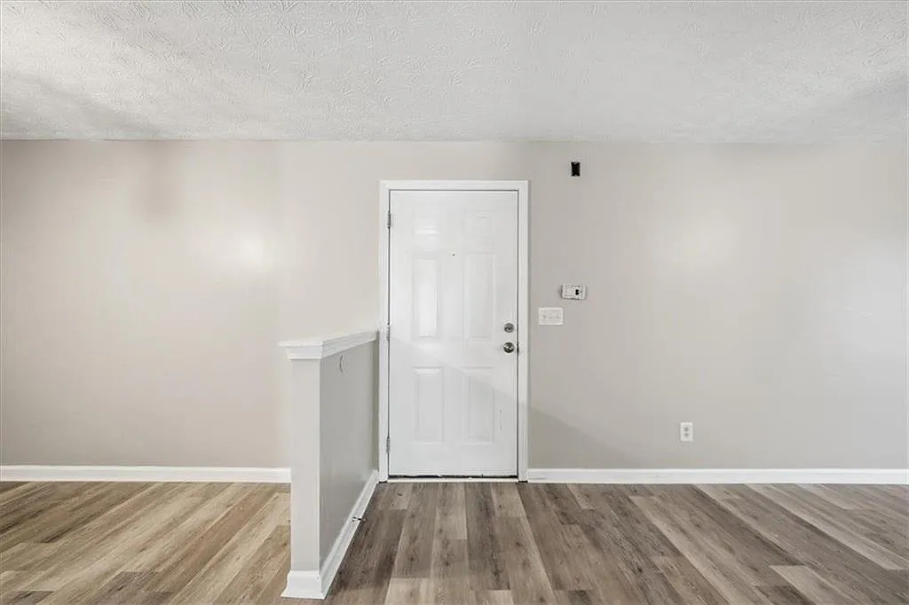 Building Photo - 8201 Fairington Ridge Cir