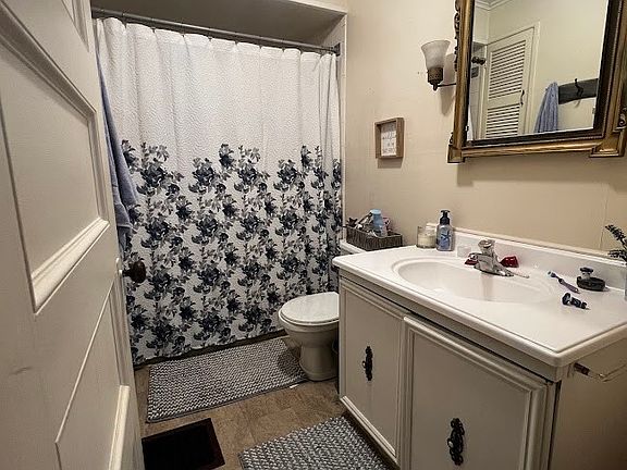 3rd image of 21 N Wade Ave
